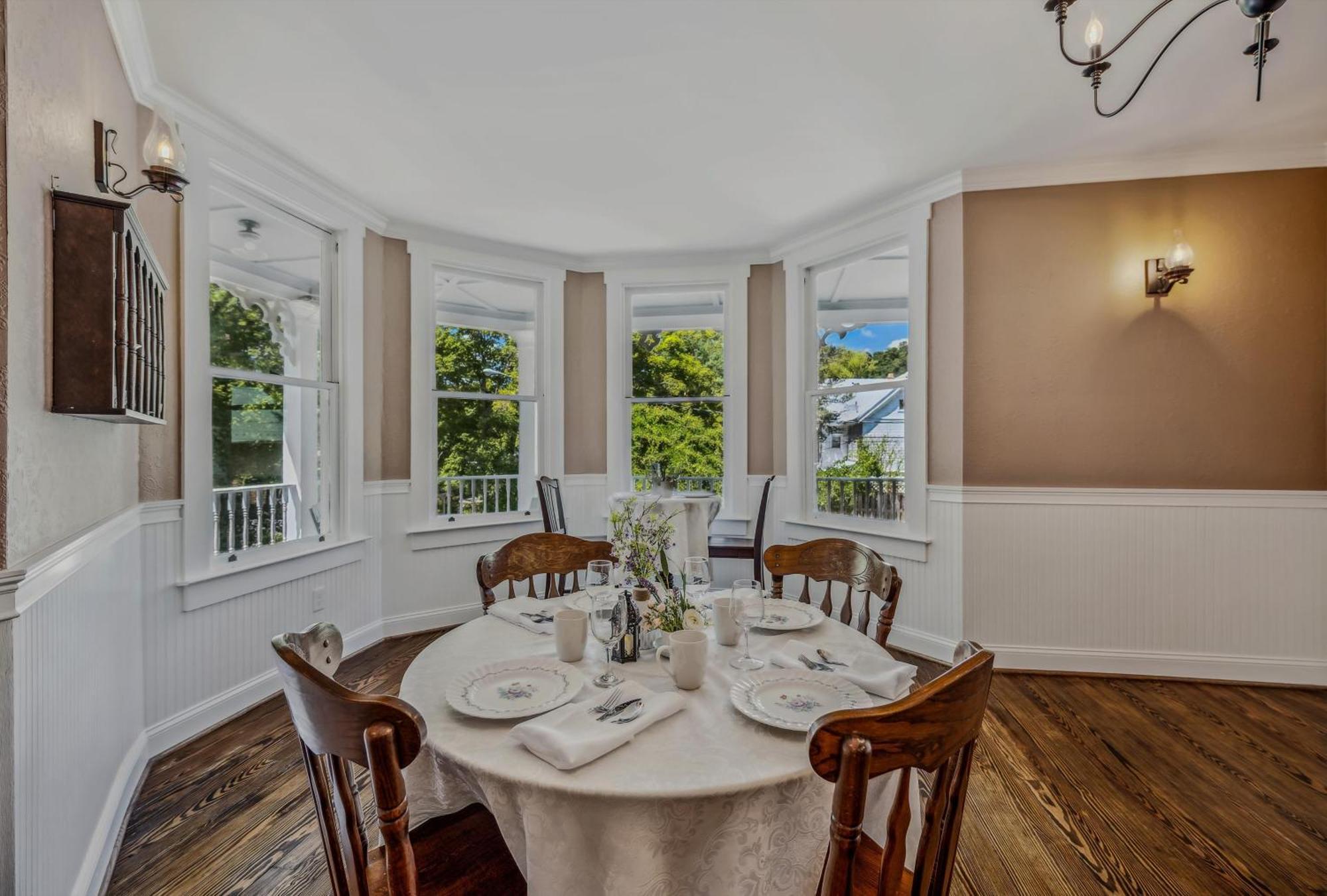 The Grand Castalian Inn Bed And Breakfast Berkeley Springs Esterno foto