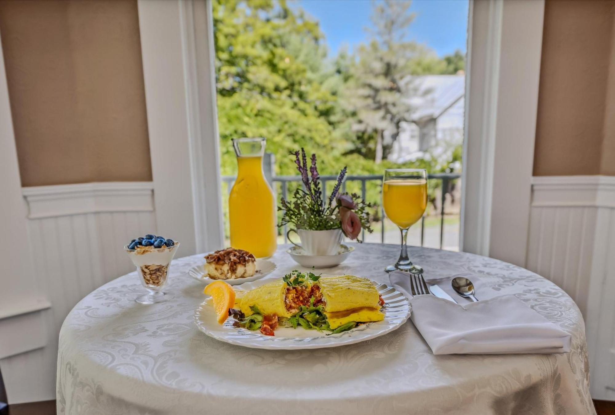 The Grand Castalian Inn Bed And Breakfast Berkeley Springs Esterno foto